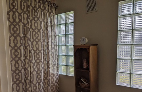 Wooster Apartment | /Your home away from home! One bedroom apt. in 1920's Dutch Colonial. Near COW..