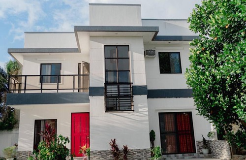 Bacolod House | Your home away from home 3 rooms & 24 hours guard