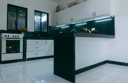 Bacolod House | Your home away from home 3 rooms & 24 hours guard