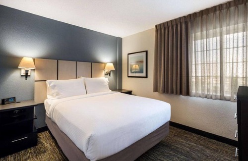 Gwinnett Place Hotel | Your Home Away From Home! 4 Posh Units, Short Drive to Webb Bridge Park