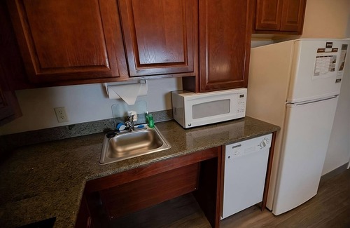 Highlands - Perkins Resort | Your Home Away From Home! Free Breakfast, Free Parking, Pets Allowed, Pool!