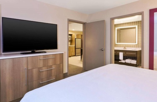 Wilmington Hotel | Your Home Away From Home! Onsite Pool, Free Parking, Breakfast, Pets Allowed!