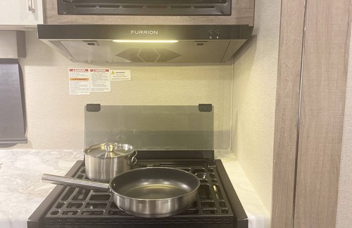 Urbana House | Your Home Away: Prime Accommodations for Traveling Pros Seeking Relaxing Stay!