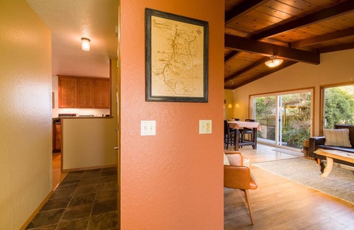 McKinleyville House | 🌲Your Home Base for Exploring the Redwoods! Pet Friendly, Complete with Hot Tub!🐾