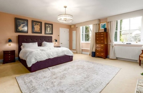 Kirtlington House | Your home from home in the stunning Oxfordshire countryside. Dog friendly.