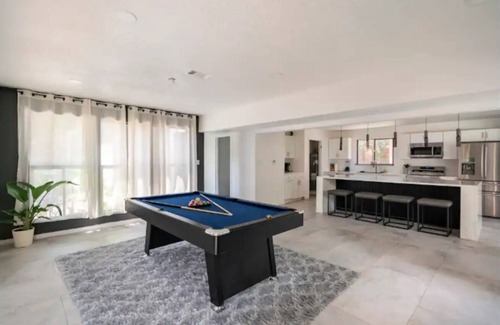 Greater Fondren Southwest House | Your home with 10beds,Backyard,Pool table, free parking, pet friendly