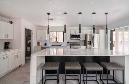 Greater Fondren Southwest House | Your home with 10beds,Backyard,Pool table, free parking, pet friendly