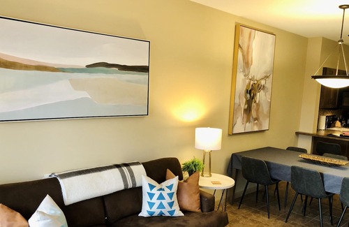 South Pandosy Resort | ~Your Kelowna Oasis Awaits~ let the fun begin🥂🍇🚤🏖