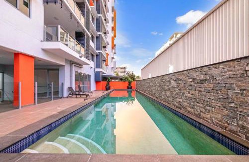 Darwin City Centre Apartment | Your Keys to Larrakeyah Coastal Comfort with Pool