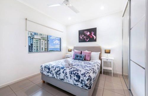 Darwin City Centre Apartment | Your Keys to Larrakeyah Coastal Comfort with Pool