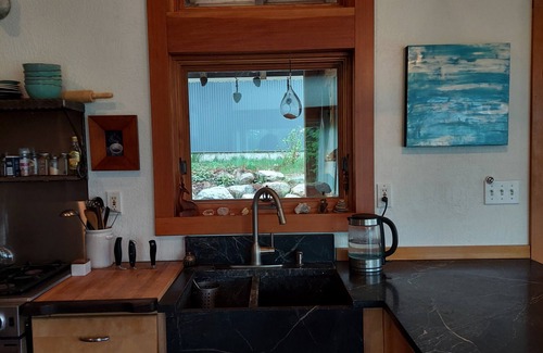Sandpoint Cottage | Your Lake & Mountain vacation awaits.