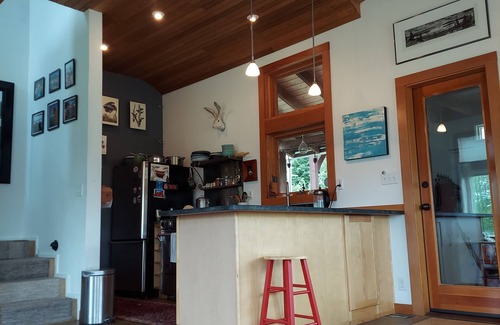 Sandpoint Cottage | Your Lake & Mountain vacation awaits.