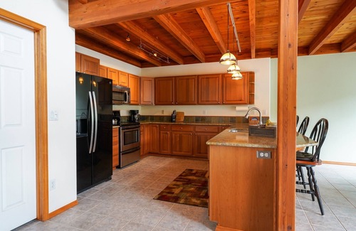 Sagle House | Your Lake Pend Orielle Get Away, beautiful waterfront home with private dock