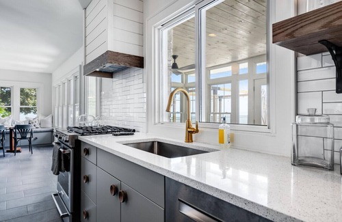 Kingsville House | Your Luxury Waterfront Retreat!