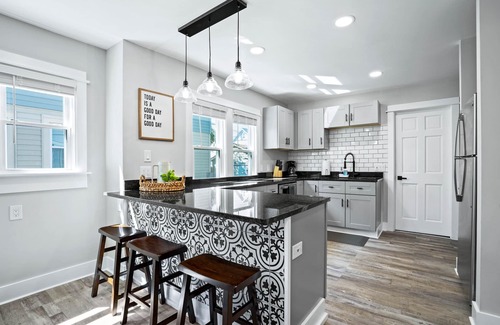 Bay View House | Your Milwaukee Getaway: Perfect for Families & Groups! 6 Minutes from Downtown!