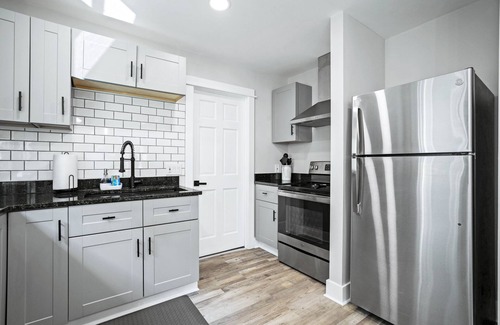 Bay View House | Your Milwaukee Getaway: Perfect for Families & Groups! 6 Minutes from Downtown!