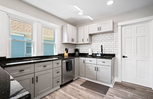 Bay View House | Your Milwaukee Getaway: Perfect for Families & Groups! 6 Minutes from Downtown!