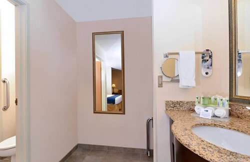 Farmington House | Your Next Vacation is Waiting for You!