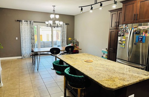Welland House | Your Niagara Falls Private Master Bedroom Retreat!