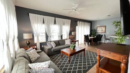 Bellavida House | Your Oasis Awaits! Indulge at Florida Hideaways 4BD Pool Home