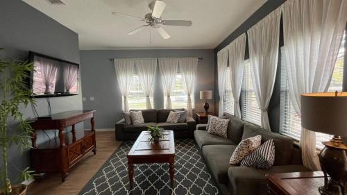Bellavida House | Your Oasis Awaits! Indulge at Florida Hideaways 4BD Pool Home