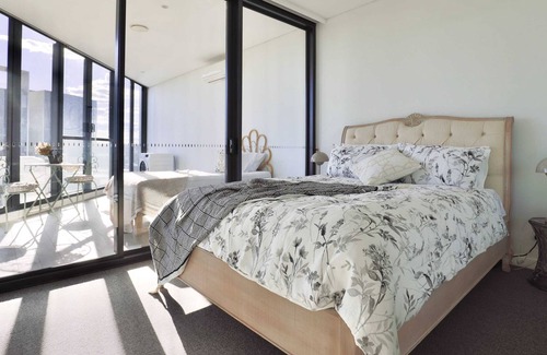 Wentworth Point Apartment | Your Oasis by The Water - Views, Parking, Sunlight