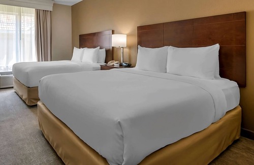 Florida Center Hotel | Your Orlando Adventure Starts Here! Pets Allowed and Outdoor Pool, Near SeaWorld