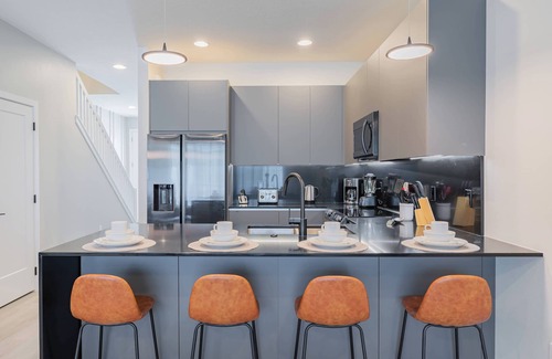 Woodridge House | Your Orlando Retreat: Warm and Welcoming Townhome