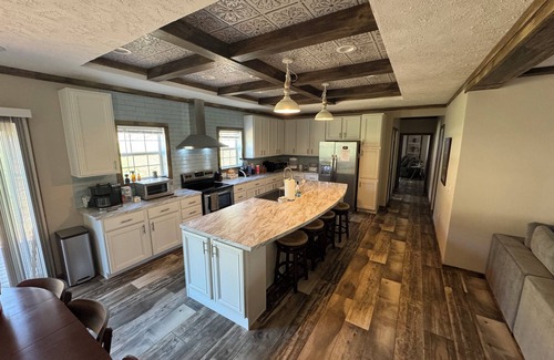 Bruner House | Your Own Private Lake & Lodge—The Midwest’s Hidden Gem Retreat