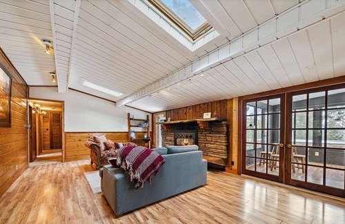 Hangen Ranch And M and B House | Your peaceful mountain home with private hot tub