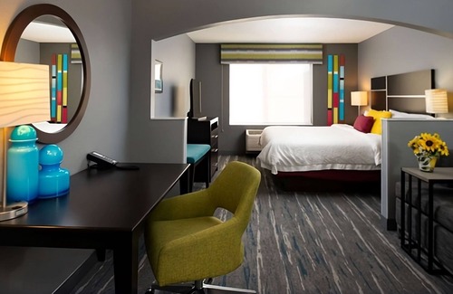 Glenwood Springs Hotel | Your Peaceful Mountain Escape! Free Breakfast, Indoor Pool, Free Parking!
