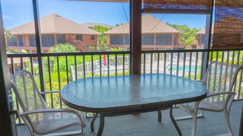 Sanibel House | Your Perfect Getaway Awaits - Charming Sanibel Island villa with private beach