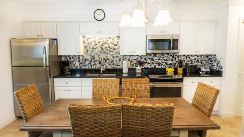 Sanibel House | Your Perfect Getaway Awaits - Charming Sanibel Island villa with private beach