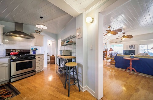 Laguna Beach Cottage | Your perfect short escape: surf, sand and a charming iconic beach cottage.