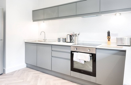 Cwmbrwla House | Your perfect stay! Swansea City Centre