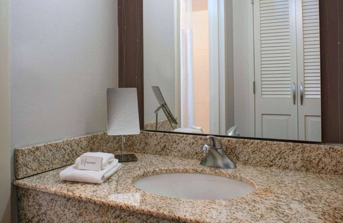 Waldron Hotel | Your Pet-Friendly Vacation Space Near Harley-Davidson Factory! Airport Shuttle!