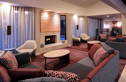 Waldron Hotel | Your Pet-Friendly Vacation Space Near Harley-Davidson Factory! Airport Shuttle!