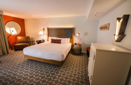 Santa Cruz Hotel | Your Private Nature Getaway: Room with Pool, Deck, and Trail Access