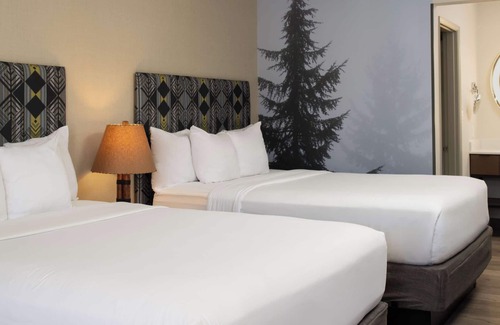 Port Angeles Hotel | Your Relaxing Getaway Awaits! 3 Sleek Units, Near Valley Creek Estuary Park!