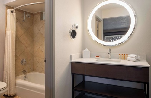 Port Angeles Hotel | Your Relaxing Getaway Awaits! 3 Sleek Units, Near Valley Creek Estuary Park!
