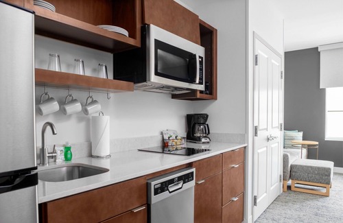 Clearwater Hotel | Your Relaxing Getaway Awaits! 2 Pet-friendly Units, Free Breakfast, Pool