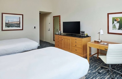 Berkeley Hotel | Your Relaxing Getaway Awaits! w/Pool, Near Ripley's Believe It Or Not! Museum!