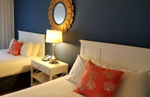 Marathon Resort | Your Relaxing Getaway Awaits! Pets Allowed, Onsite Pool, Free Parking
