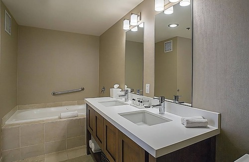 Sunnyvale West Hotel | Your Relaxing Getaway Awaits! Free Parking, Onsite Pool, Pets Allowed!