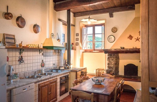 Massa Apartment | Your scenic home in a magical Tuscan village