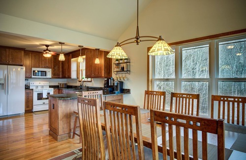 Vilas Ski Chalet | Your Secluded Retreat with Breathtaking Views, Hot tub & Game room