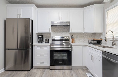 Acworth House | Your Serene Escape: 6-Person Home with Deck & Porch, Pet Friendly