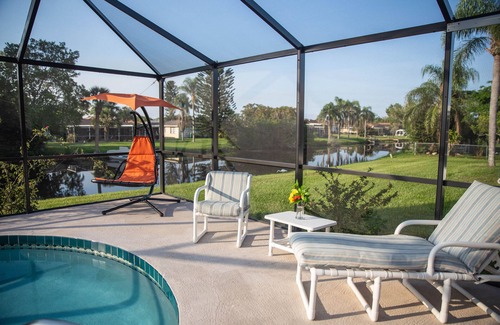 Oakland Hills House | Your serene escape - Modern, cozy, and close to the beach.
