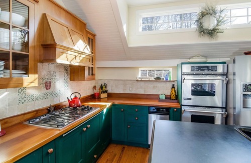 Barnstable House | Your Summer Retreat Awaits You in Charming Barnstable Village: 3310-Ba