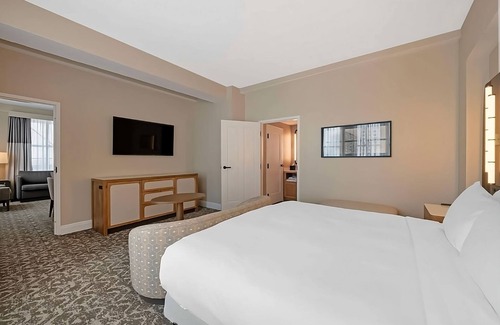 Downtown Tampa Hotel | Your Tampa Retreat Awaits: Luxury Living in a Historic Setting! 4 Rooms